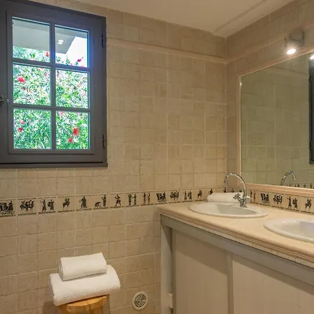 Vallee Longa - Tarra Zuria Feriehus *